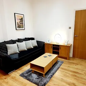 Superb 2 Beds 2 Baths New W/ Garden+patio Apartment