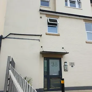 Close To And Town Square Apartment